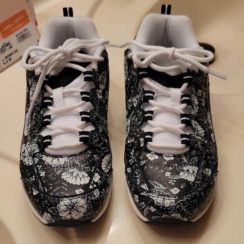 Easy Spirit Women's Romy25 Sneakers Walking Shoes Size 6.5 Wide Black & White
